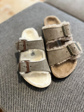 Afbeelding in Gallery-weergave laden, BIRKENSTOCK arizona wol taupe
