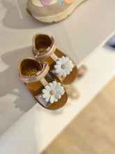 Afbeelding in Gallery-weergave laden, POM D&#39;API mini velcro sandaal grote bloem
